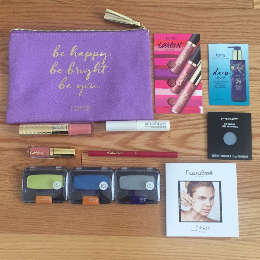 Makeup & skincare bundle + FREE GIFT 🎁